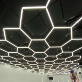 Modularni sistem razsvetljave HEXAGON LED / 243 x 483 cm / 768W / 58740lm / Toplo bela